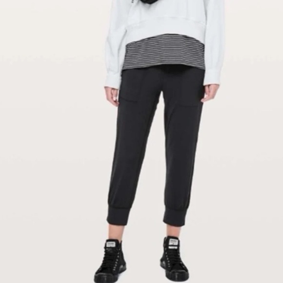 Lululemon Align Jogger Crops *23” - Size 6 - Picture 4 of 10